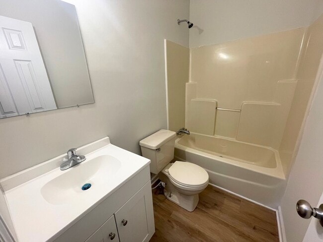 Building Photo - LEASING NOW FOR NOVEMBER 2025!