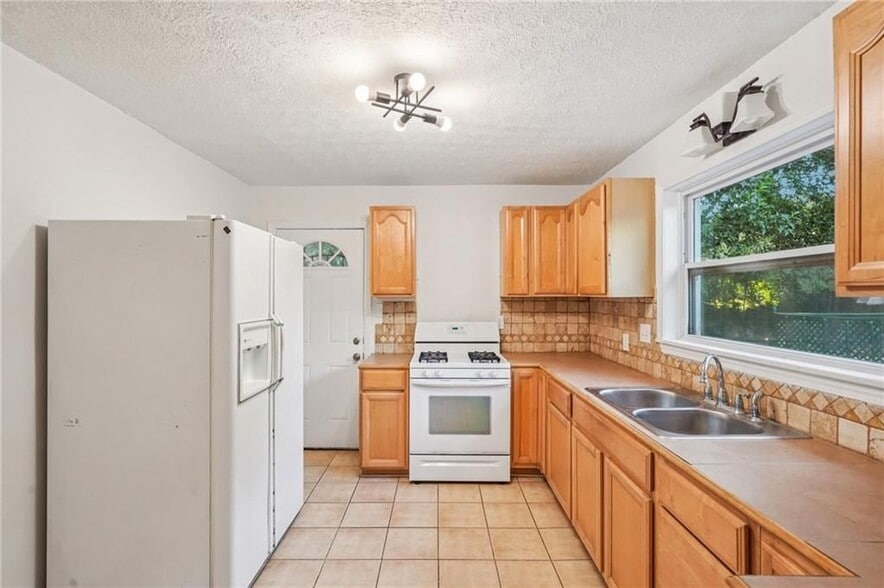 Building Photo - 125 Chappell Rd NW