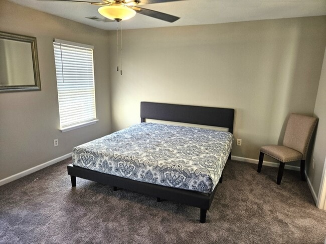 Building Photo - Furnished rental