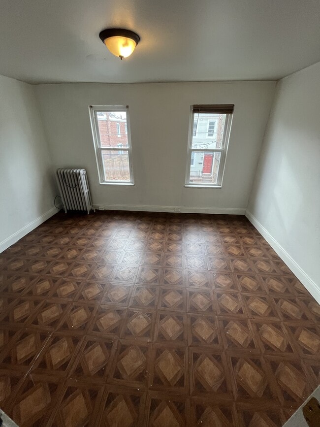 Building Photo - 27 Caroline St