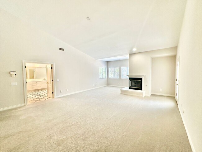 Building Photo - 4286 La Canada Rd