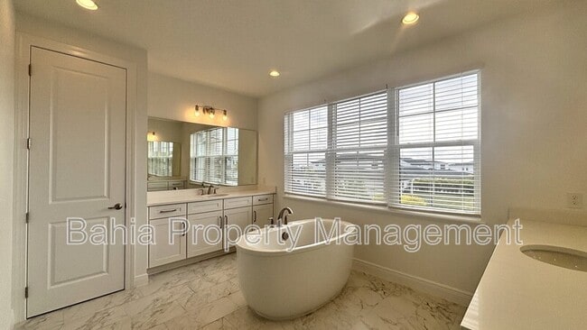 Building Photo - 9233 Santorini Dr