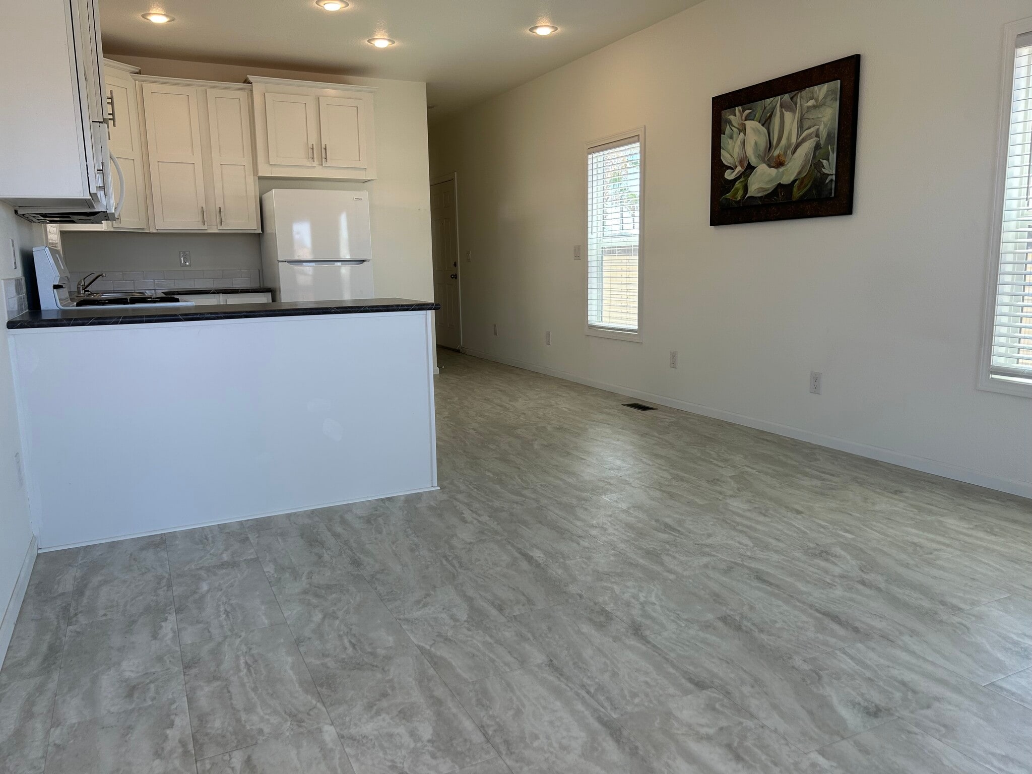 Building Photo - 925 N Plaza Dr