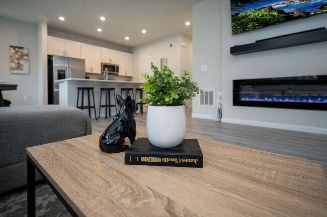 Building Photo - Spacious 3-Bedroom Rental in Sought-After ...