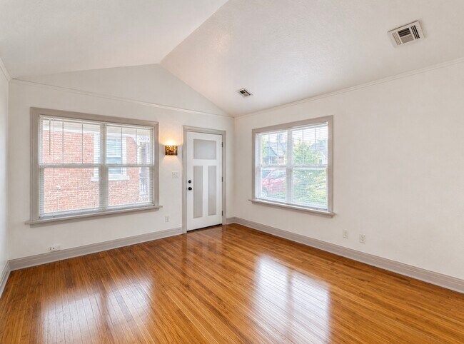 Building Photo - 941 East Dr