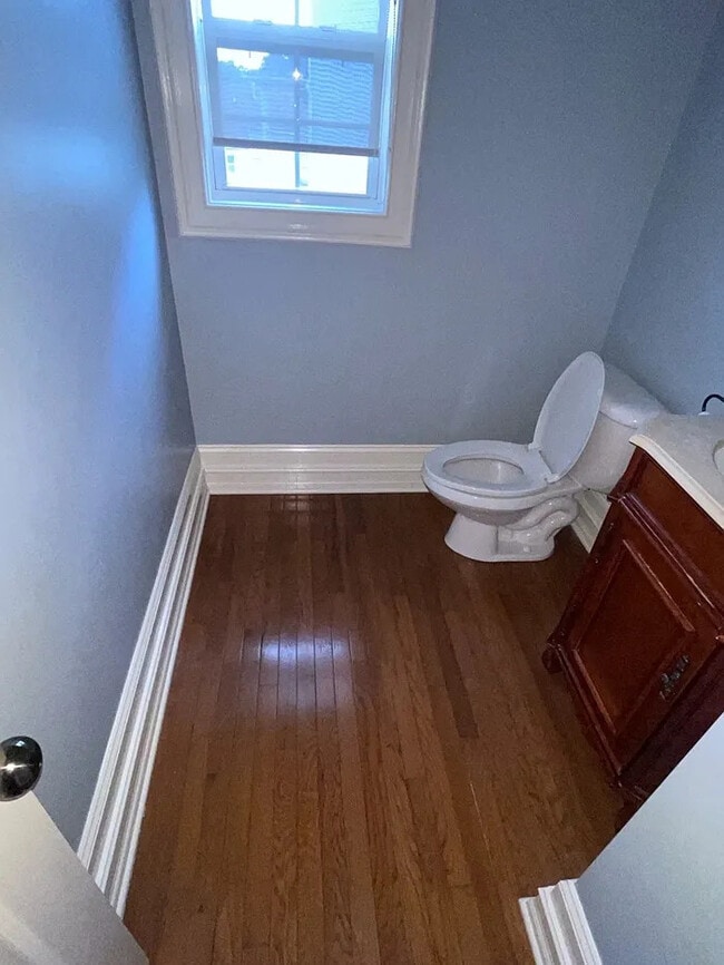 Building Photo - 4 Bedroom 3 Bathroom
