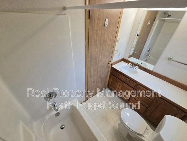 Building Photo - 8326 Henning Dr