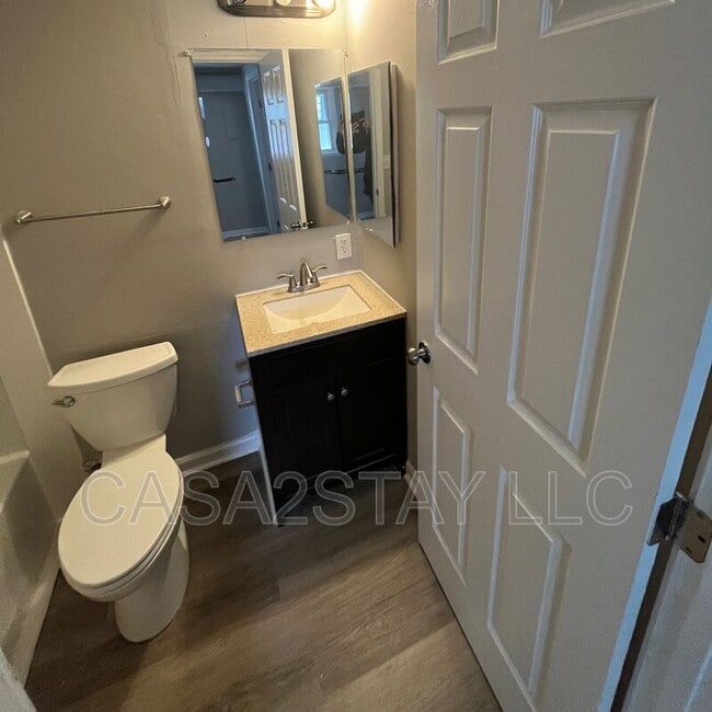 Building Photo - 1404 S Wilson Rd