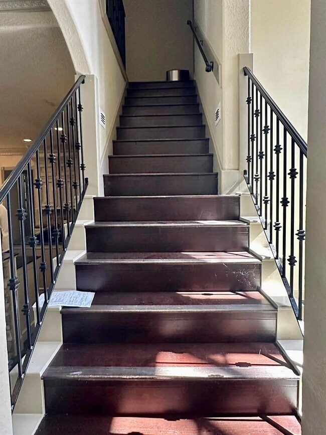 Building Photo - 38 Hillock Woods