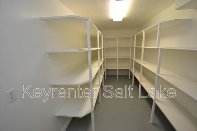 Building Photo - 584 W 760 N