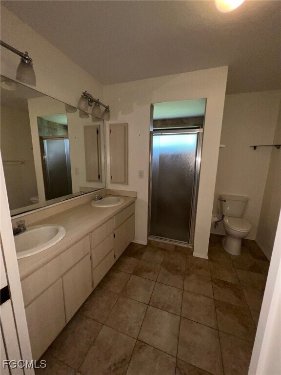 Building Photo - 704 NE 1st Ave