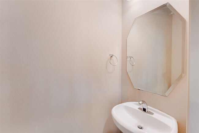 Building Photo - 25806 Palmdale Estate Dr