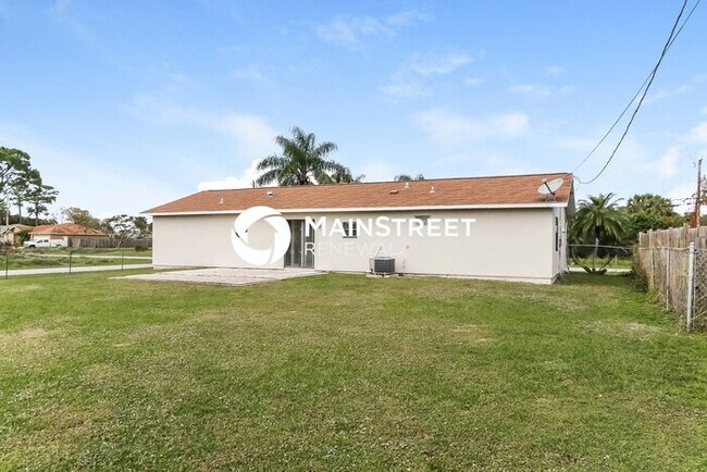 Building Photo - 3 Bedroom Pet-Friendly Home in Port St Lucie, FL with Main Street Renewal