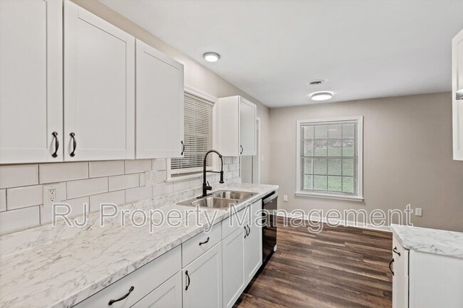 Building Photo - 5773 Redbud Cove