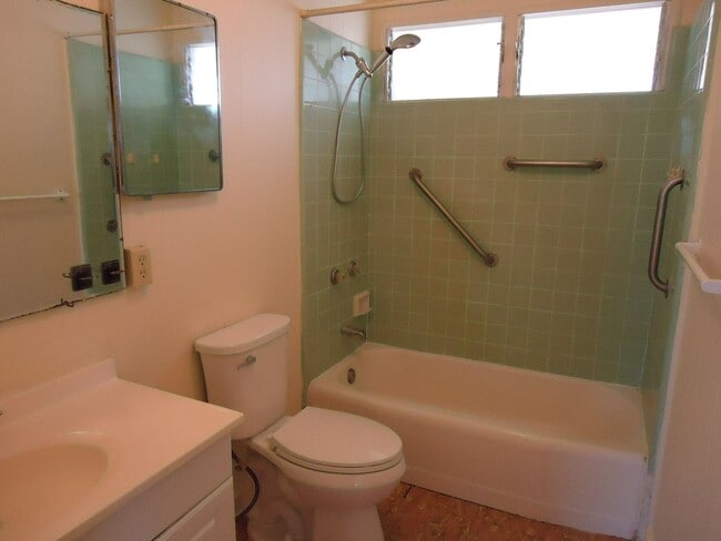 Building Photo - Kailua - Coconut Grove 3 bedroom / 1 bath ...