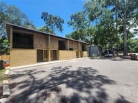 Building Photo - 702 SW 70th Terrace