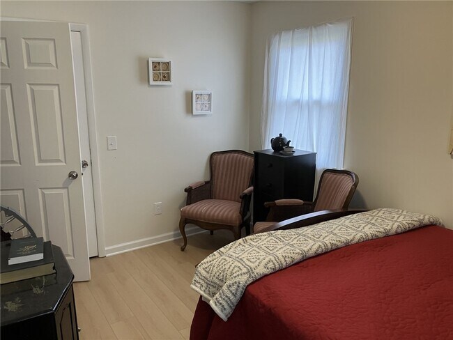 Building Photo - 340 N Park Dr