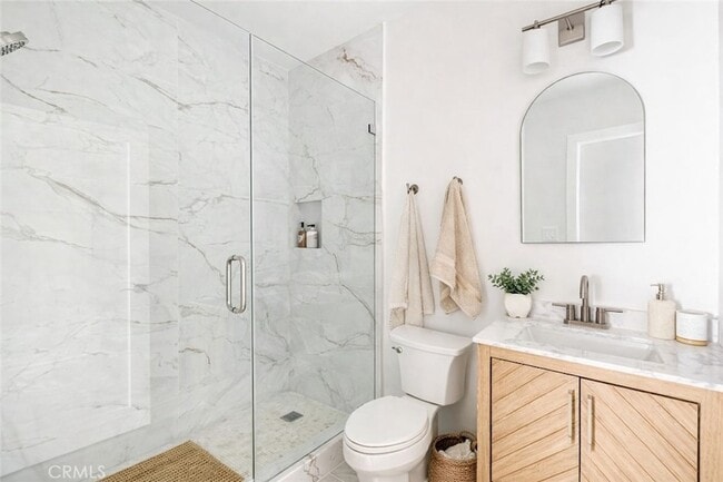 Building Photo - 7046 White Oak Ave