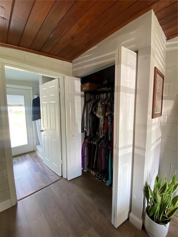 Building Photo - 813 N Waterview Dr