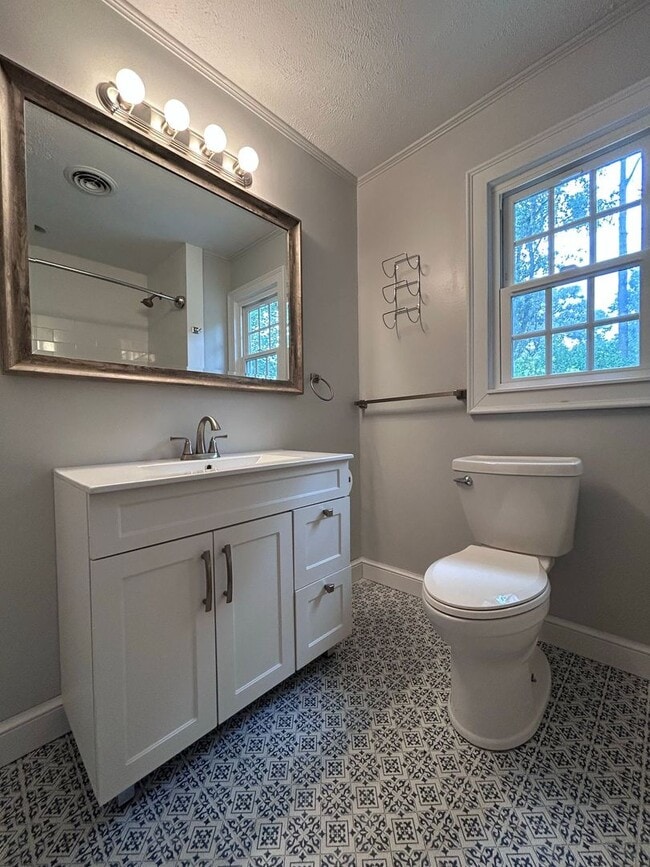 Building Photo - Charming Waterfront Home in Sought-After Chesopeian Colony "ASK ABOUT OUR ZERO DEPOSIT"