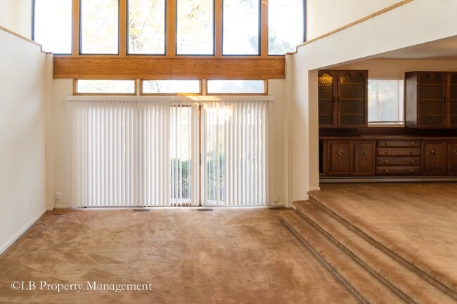 Building Photo - 1303 Lipan Dr