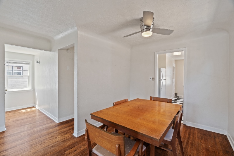 Building Photo - 104 S Oak St