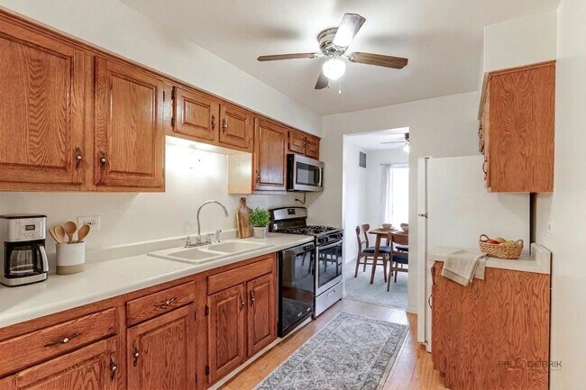 Building Photo - 3004 Roberts Dr