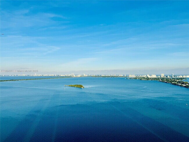 Building Photo - 2020 N Bayshore Dr