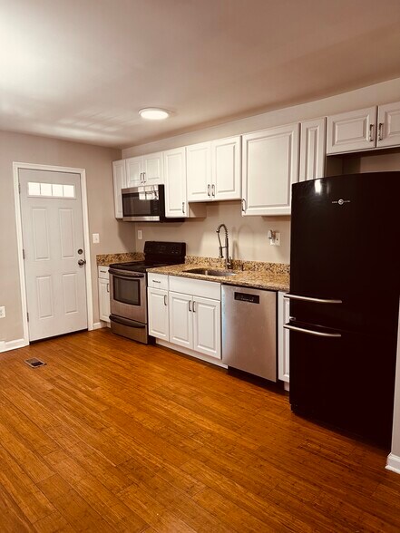 Building Photo - 2136 Parksley Ave