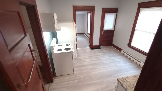 Building Photo - 1816 Woodlawn Ave