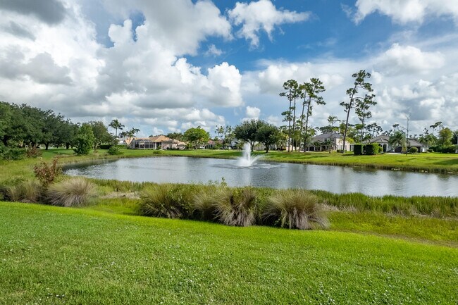 Building Photo - 15622 Cypress Park Dr