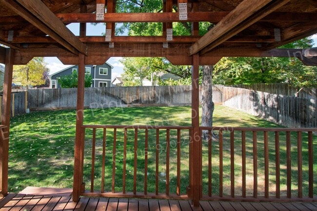 Building Photo - 6437 Edgeware St