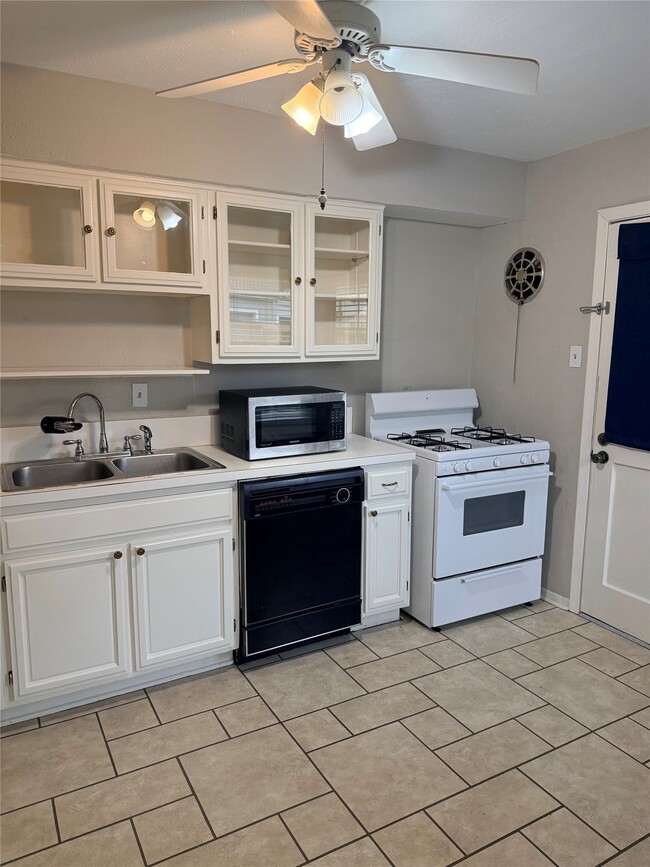 Building Photo - 3914 Law St