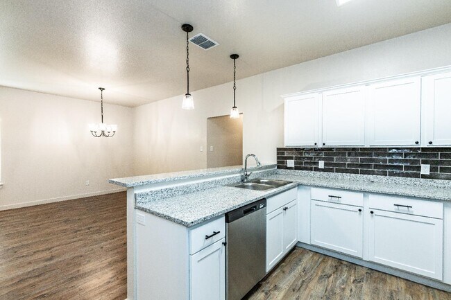 Building Photo - 1006 N 7th St