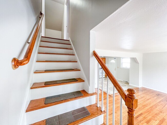 Building Photo - Single Family House in the North End of Hartford
