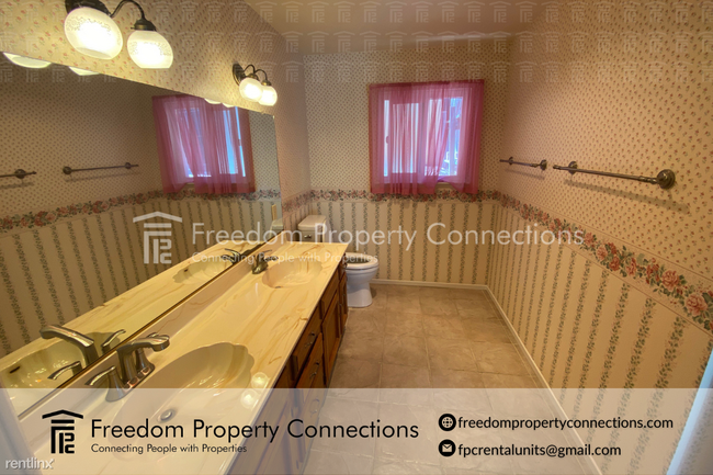 Building Photo - Studio, 1 bath Triplex - 1128 Via Pavion B...