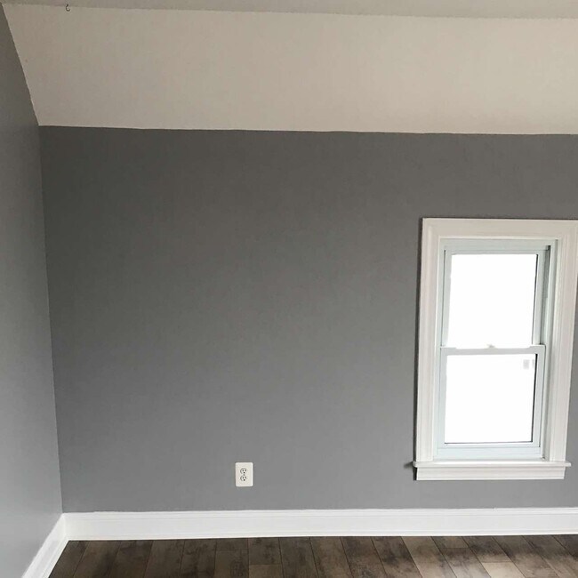 Building Photo - 1613 Lapeer Ave