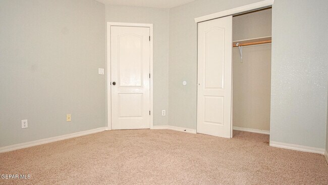 Building Photo - 14613 Sunny Land Ave