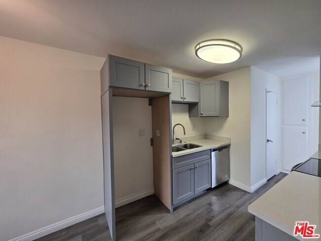 Building Photo - 517 N Francisca Ave