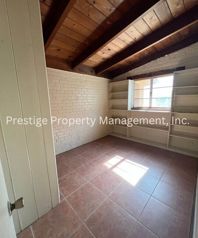 Building Photo - 1348
