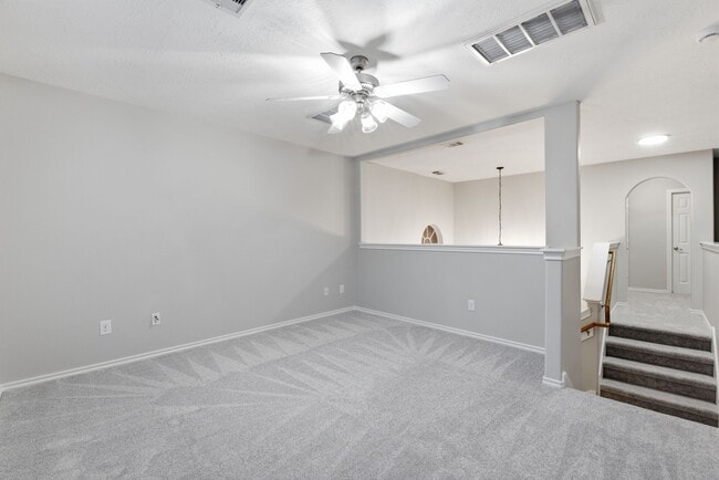 Building Photo - 25542 Saddlebrook Village Dr