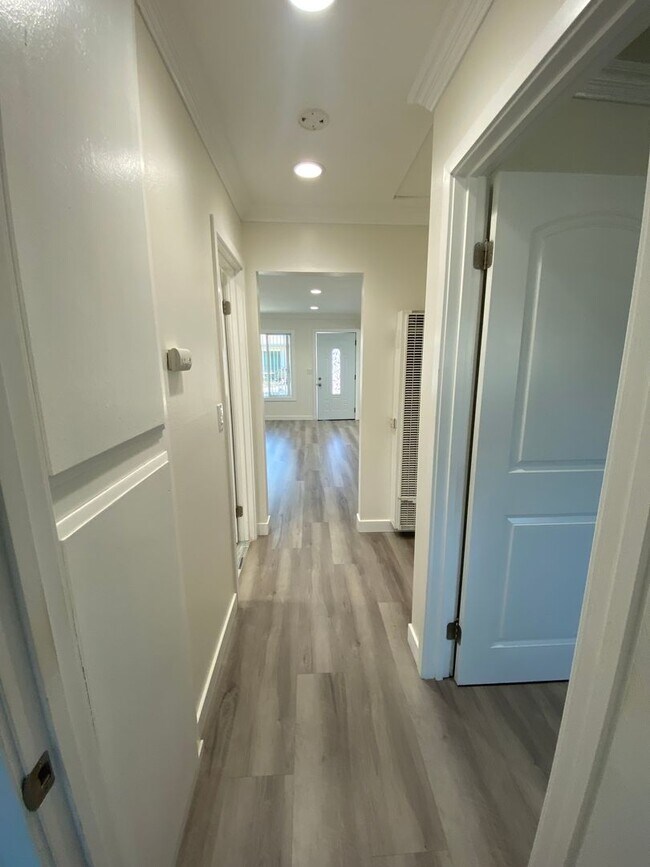 Building Photo - Newly Remodeled 2 Bedroom Fountain Valley ...