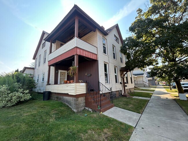Building Photo - 711-713 MYRTLE ST