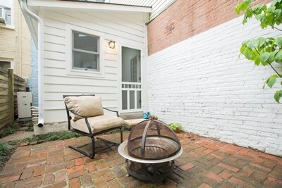 Building Photo - 137 S Fairfax St