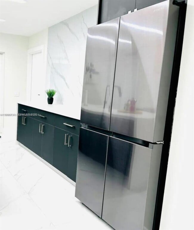 Building Photo - 2612 SW 12th St