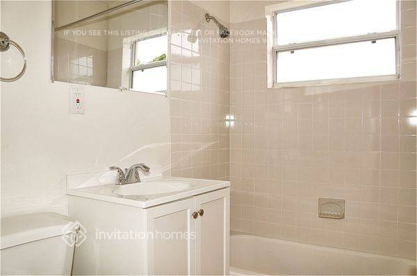 Building Photo - 6525 34th Ave N