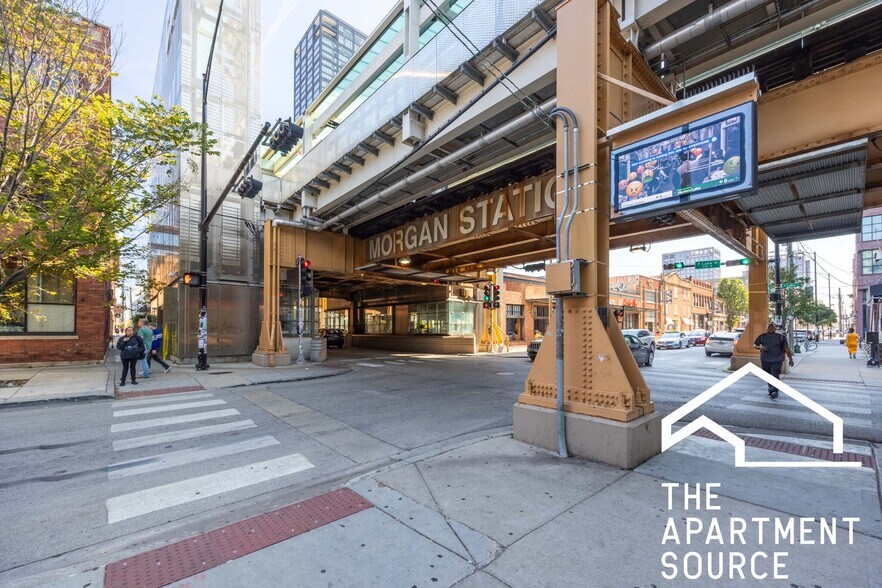 Building Photo - 1008 W Lake St