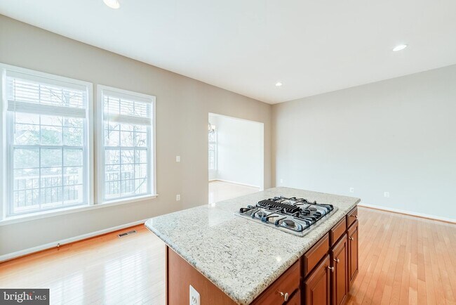 Building Photo - 22072 Avonworth Square