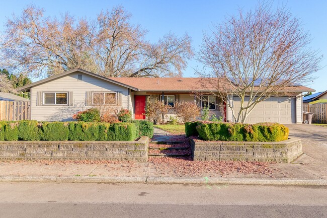 Primary Photo - Gorgeous Updated One-Level Home with Two P...