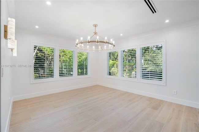 Building Photo - 600 San Antonio Ave